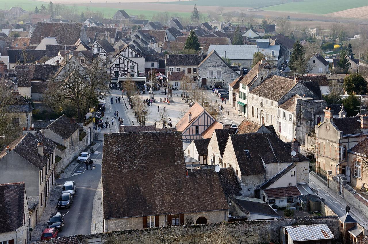 Défilé de la Fête de la Moisson dans la Ville Haute de Provins